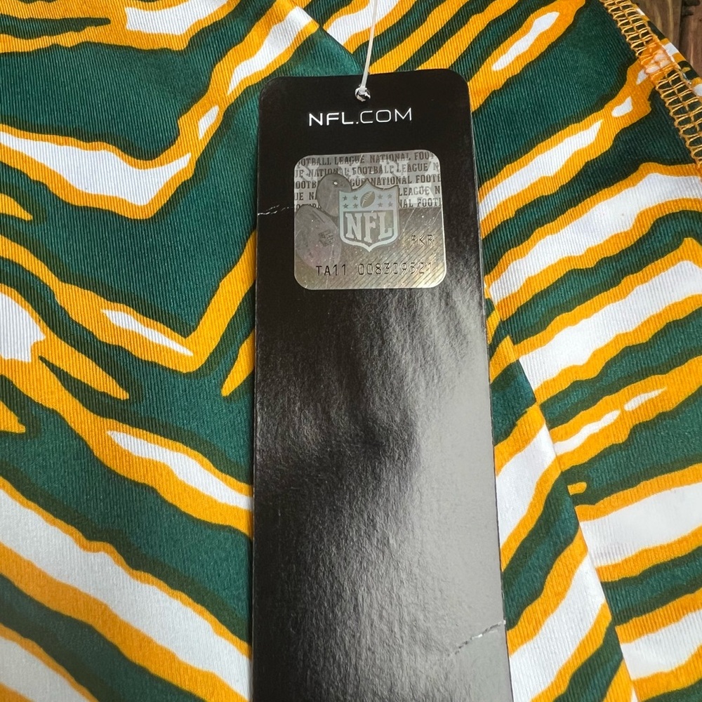 NEW NFL tri-color women’s leggings. Zubaz for NFL. Green/gold & white. - Picture 4 of 7